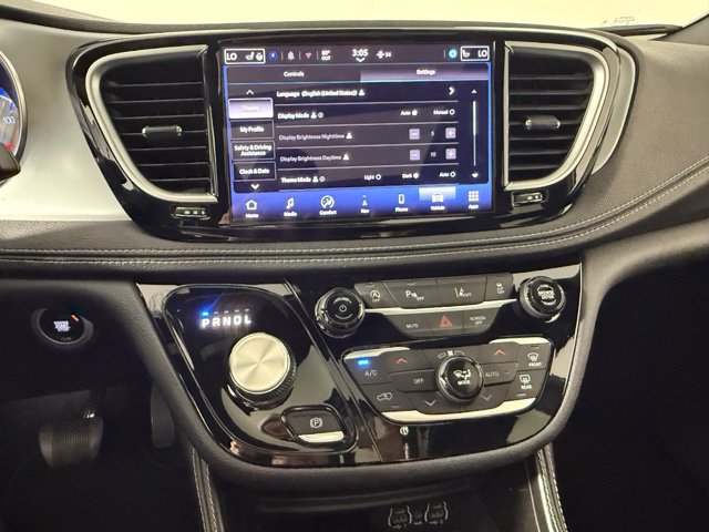 Used 2025 Chrysler Pacifica Limited FWD image 25