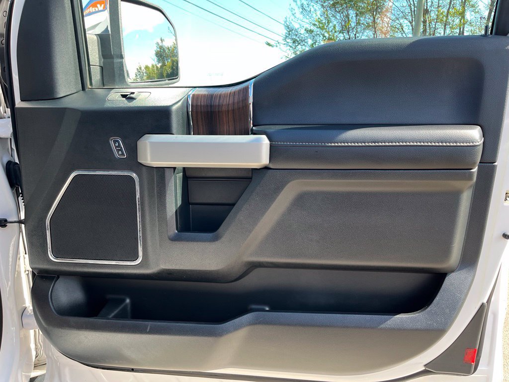 Used 2015 Ford F150 Lariat w/ Equipment Group 502A Luxury AWD/4WD image 31