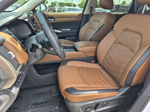 Certified 2025 Nissan Pathfinder Platinum w/ Cargo Package FWD image 21