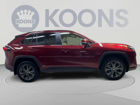 Used 2022 Toyota RAV4 XLE Premium AWD/4WD image 12
