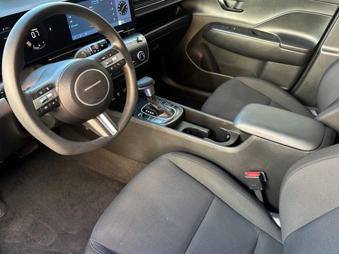 Used 2024 Hyundai Kona SE image 9