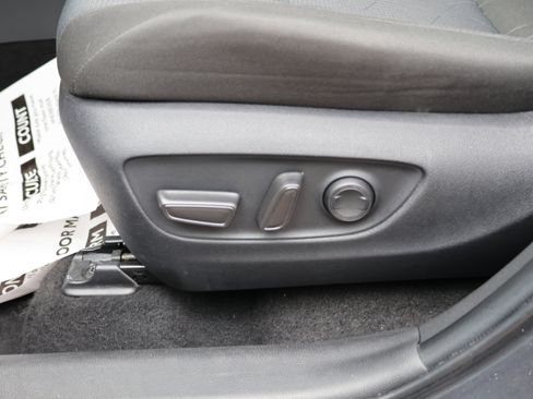 Certified 2025 Toyota RAV4 XLE FWD image 23