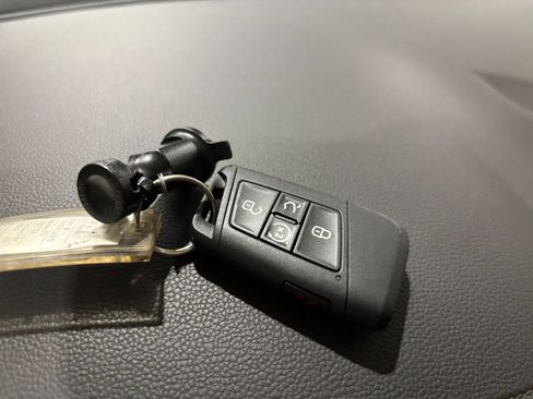 Used 2025 Volkswagen Jetta SE FWD image 24