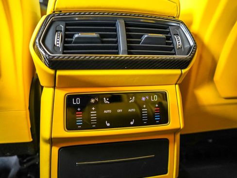 Used 2021 Lamborghini Urus AWD/4WD image 31
