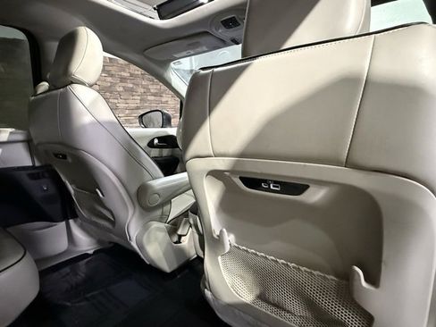 Used 2021 Chrysler Pacifica Limited w/ Premium & Safety Sphere Group image 34
