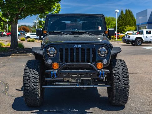 Used 2014 Jeep Wrangler Unlimited Rubicon w/ Max Tow Package AWD/4WD image 8