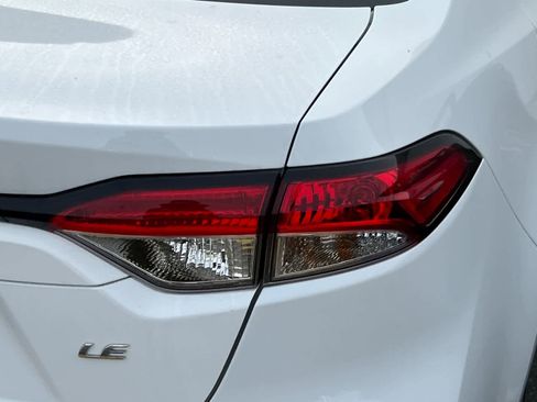 Used 2025 Toyota Corolla LE w/ Convenience Package image 18