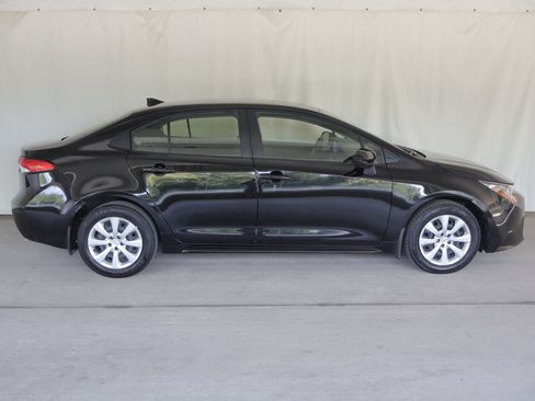 Used 2023 Toyota Corolla LE w/ Carpet Mat Package (TMS) FWD image 4