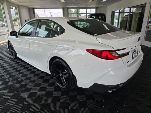 Used 2026 Toyota Camry SE w/ Convenience Package FWD image 5