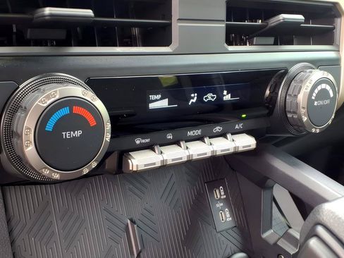 Certified 2025 Toyota Tacoma SR AWD/4WD image 18