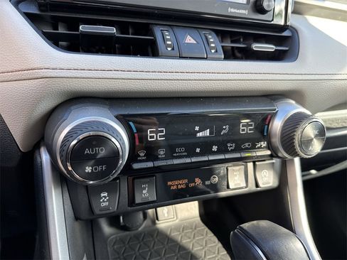 Used 2021 Toyota RAV4 XLE Premium image 52