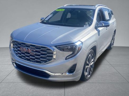 Used 2020 GMC Terrain Denali w/ Denali Premium Package FWD image 2