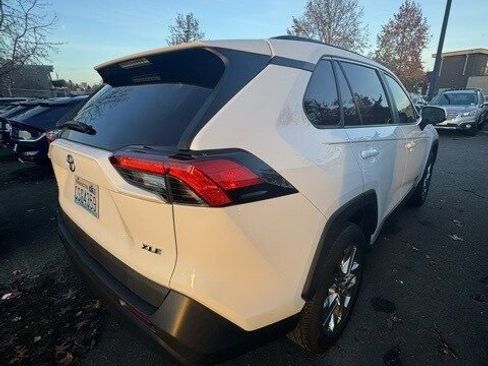 Used 2019 Toyota RAV4 XLE Premium image 5