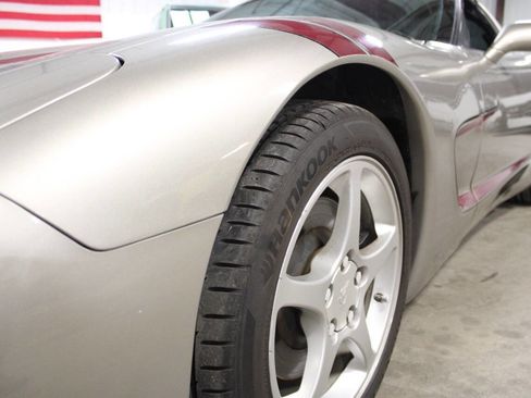 Used 2001 Chevrolet Corvette Coupe w/ Preferred Equipment Group2 image 10