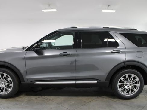 New 2026 Ford Explorer Platinum RWD image 5