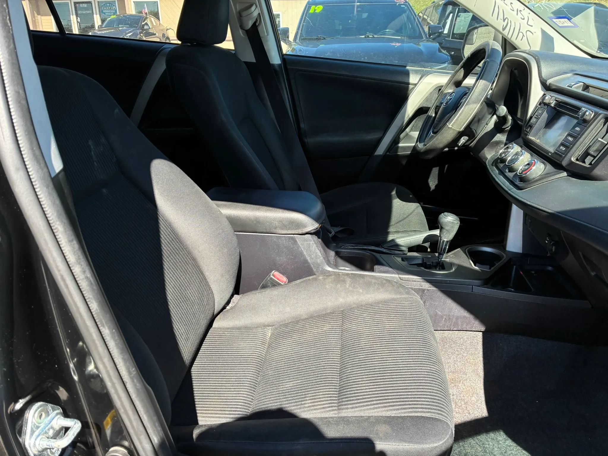 Used 2017 Toyota RAV4 LE FWD image 6