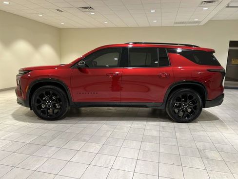 Used 2026 Chevrolet Traverse RS w/ LPO, Floor Liner Package FWD image 2