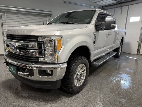 Used 2017 Ford F250 XLT w/ XLT Premium Package AWD/4WD image 1