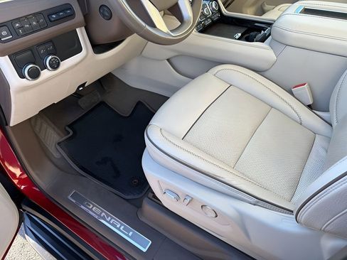 Used 2021 GMC Yukon XL Denali image 29
