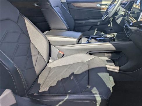 Used 2024 Volkswagen Atlas SE image 17