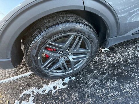 Used 2025 Ford Explorer ST-Line w/ ST-Line Street Pack image 4