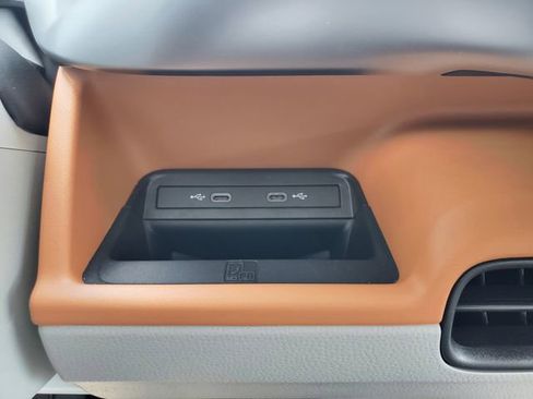 Certified 2025 Volkswagen ID. Buzz 1st Edition RWD image 21