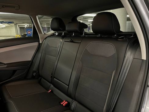 Used 2022 Volkswagen Taos SE image 19