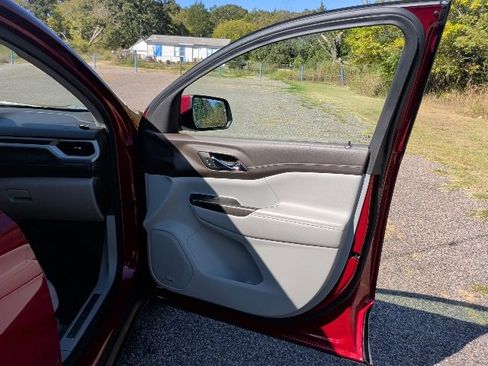 Certified 2023 GMC Acadia SLT image 9