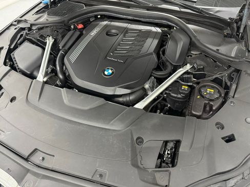 Used 2022 BMW 740i w/ Premium Package RWD image 51