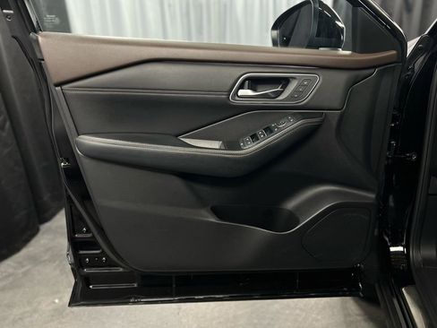 Used 2021 Nissan Rogue Platinum image 36