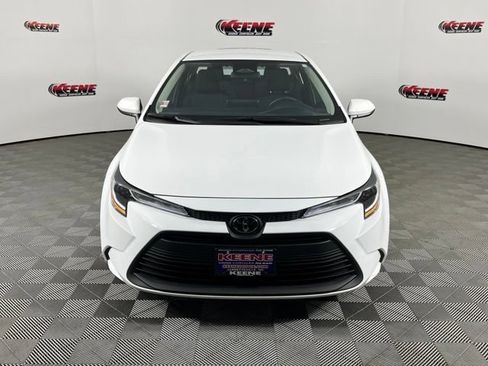 Used 2025 Toyota Corolla LE FWD image 4