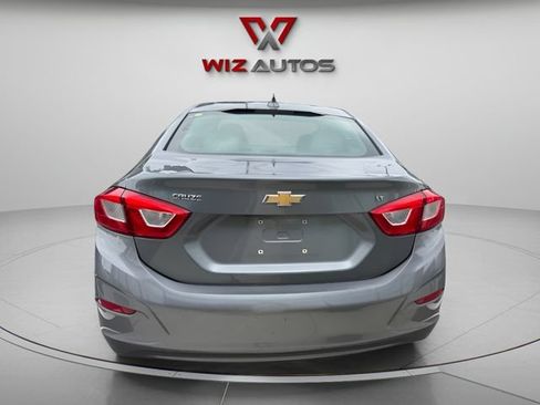 Used 2018 Chevrolet Cruze LT FWD image 3