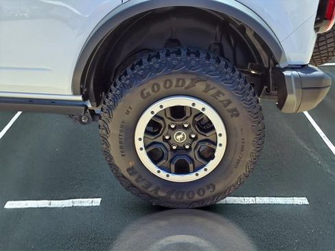 Used 2024 Ford Bronco Badlands w/ Sasquatch Package AWD/4WD image 25