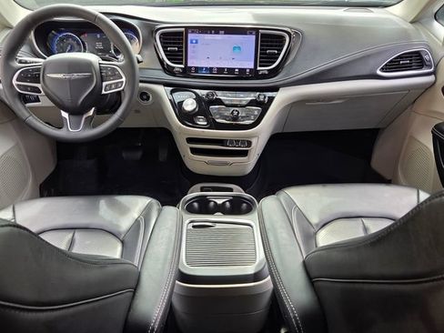 Used 2023 Chrysler Pacifica Touring-L AWD/4WD image 13