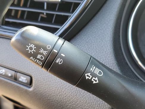 Used 2019 Nissan Rogue SV image 17