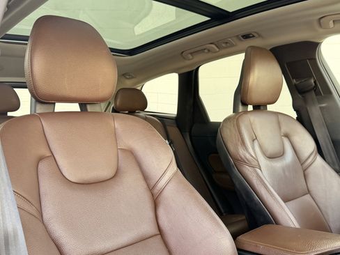 Used 2019 Volvo XC60 T5 Momentum w/ Multimedia Package image 25