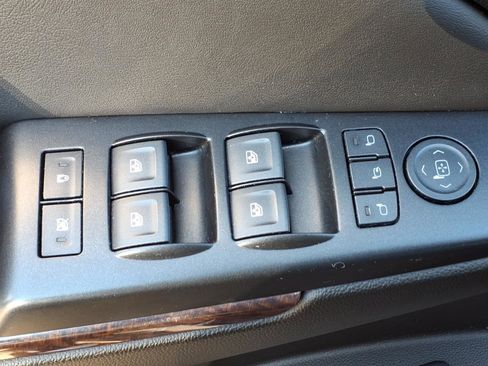 Used 2019 GMC Yukon XL SLT w/ Graphite Performance Edition image 18