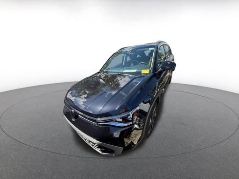 Used 2025 Volkswagen Taos SE image 4