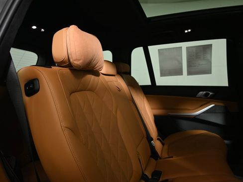 Certified 2024 BMW X7 xDrive40i w/ M Sport Package image 39