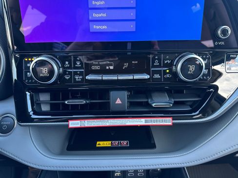 New 2026 Toyota Highlander Platinum image 19