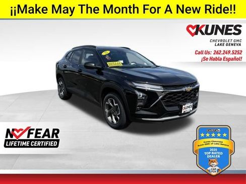 Used 2025 Chevrolet Trax LT FWD image 1