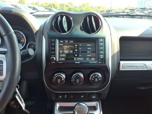 Used 2015 Jeep Compass High Altitude FWD image 10