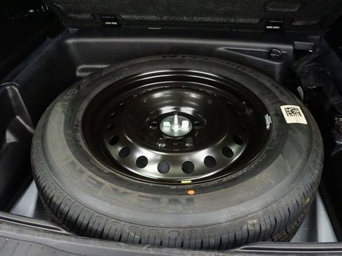 Certified 2023 Jeep Grand Cherokee Limited w/ Black Appearance Package image 16