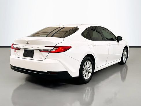 Used 2025 Toyota Camry LE w/ Convenience Package FWD image 4
