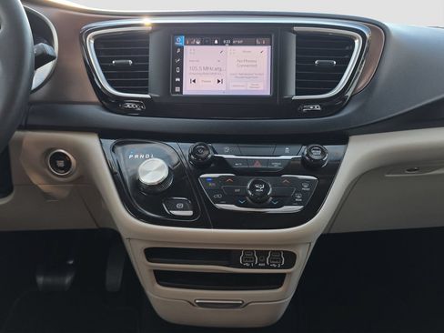 Used 2024 Chrysler Voyager LX FWD image 14