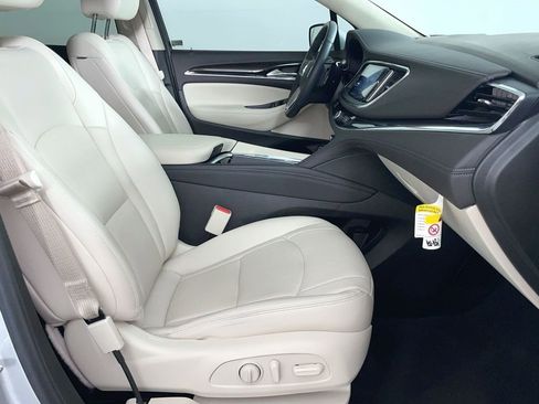 Used 2022 Buick Enclave Essence w/ Sport Touring Edition image 27