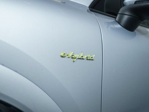 Used 2023 Porsche Cayenne AWD/4WD image 10