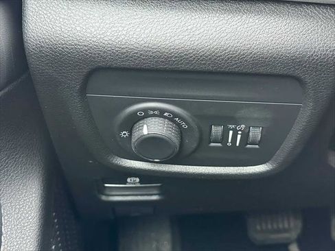 Used 2023 Jeep Grand Cherokee Altitude image 32