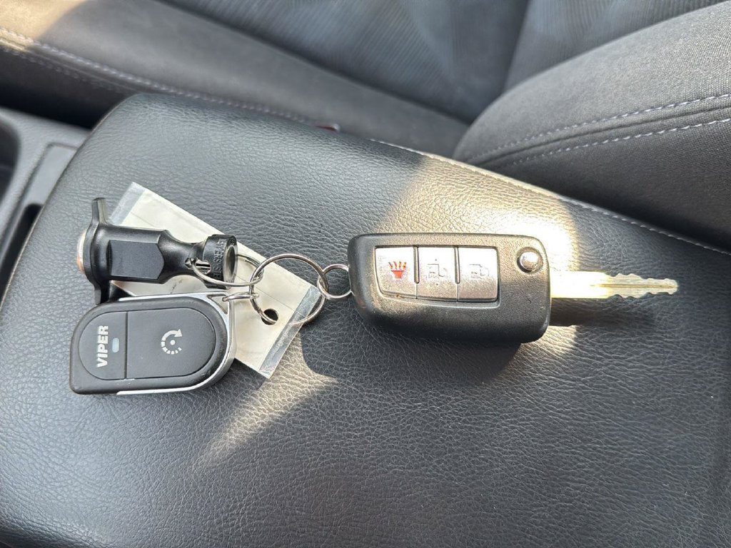 Used 2015 Nissan Rogue S AWD/4WD image 33