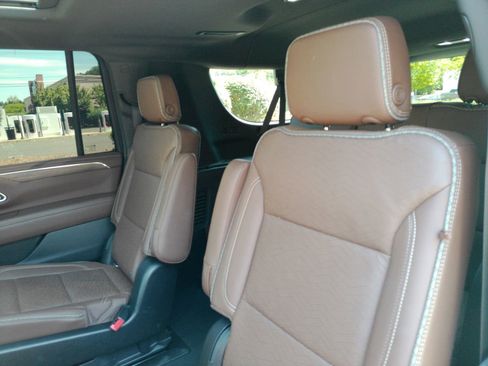 Certified 2021 Chevrolet Suburban High Country AWD/4WD image 14